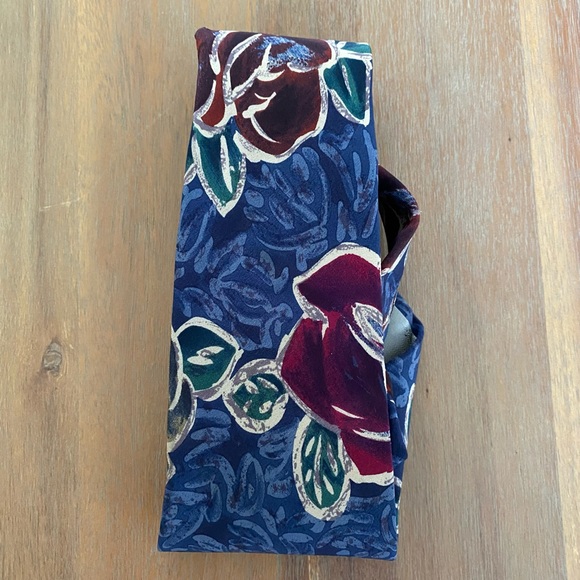 Men's Blue Floral Patterned X'Andrini Silk Italian Tie - Picture 2 of 10